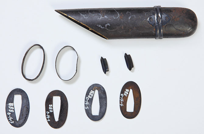 戦災にあった日本刀付属品類